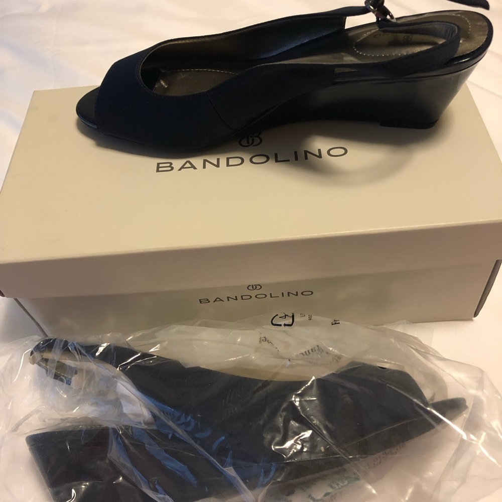 Navy blue low heel shoe .